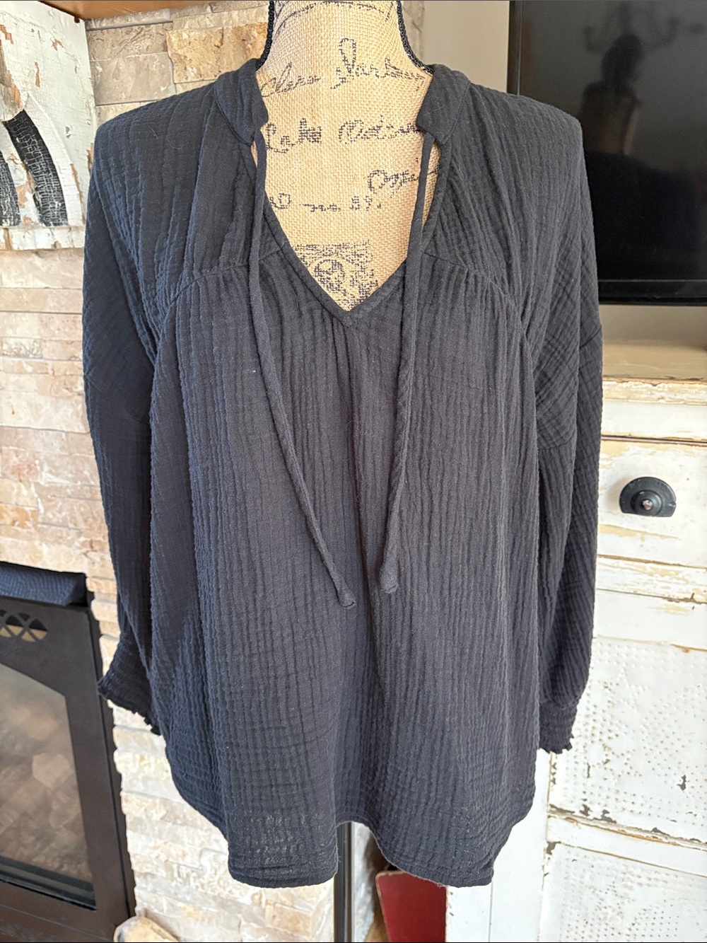 Evereve black gauze peasant blouse v-neck tie front top gathered at shoulders